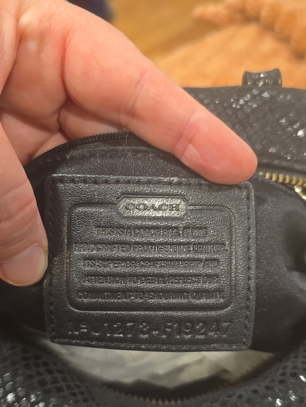 Coach Black Leather Shoulder Bag with Gold Hardware Authentic READ - Picture 6 of 6